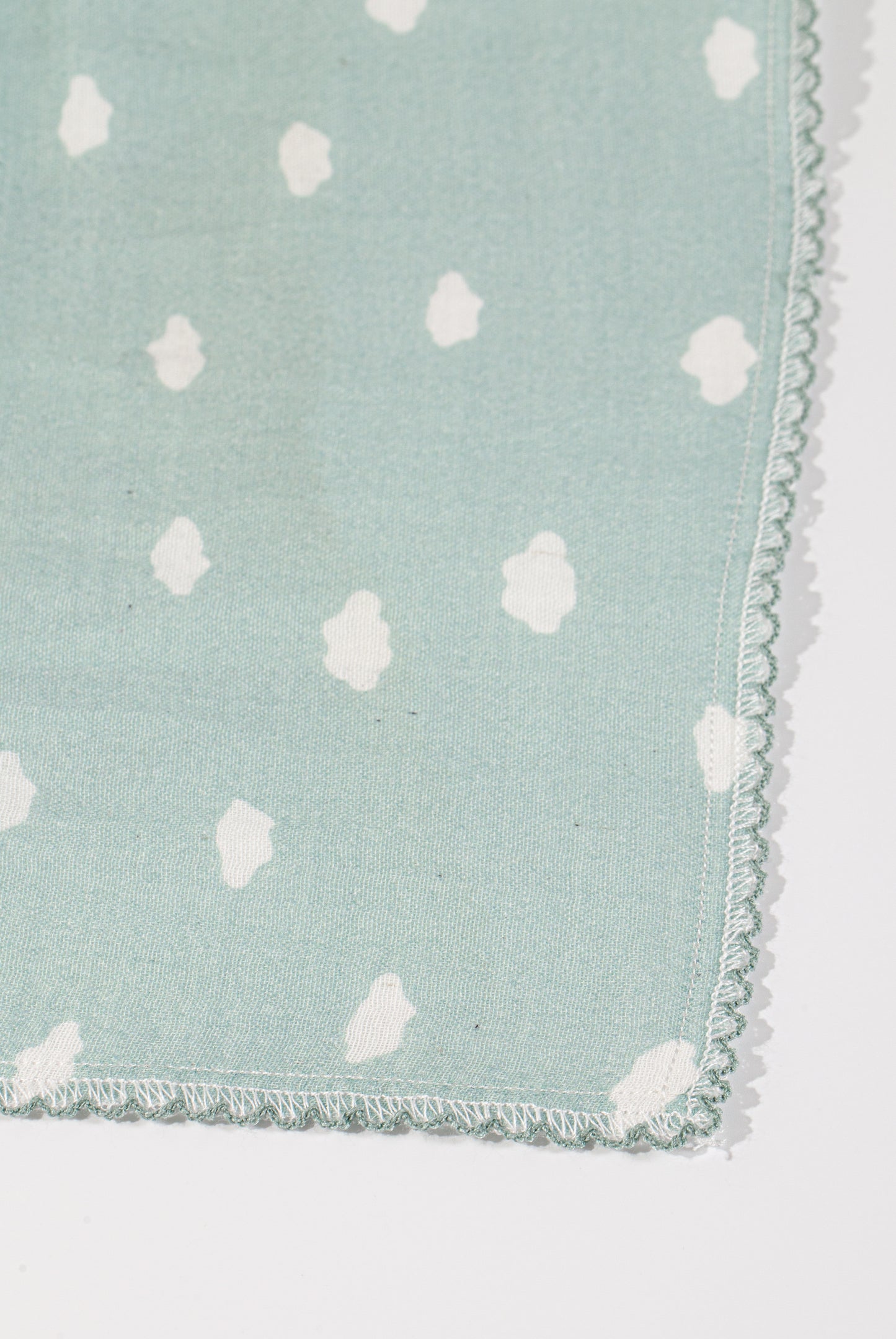 Wholesale Cotton Gauze Bath Towel Four-Layers Cotton Gauze Hook Edge Baby Bath Towel White Green White Dot Color White Label Manufacturer